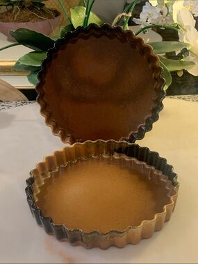 2 Pottery Craft 572 stoneware bakeware 9.5”